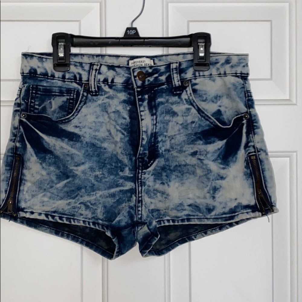 Acid wash jean shorts with zipper detail